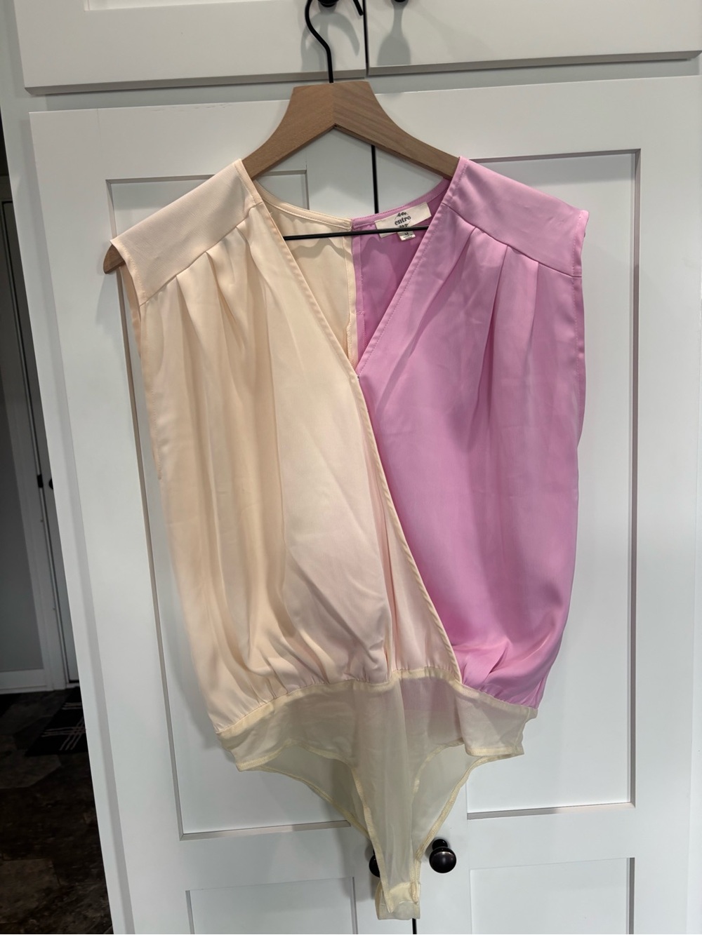 💜$2 Deals- entro Two-Tone Pink and Cream Sleeveless Bodysuit- NWOT
